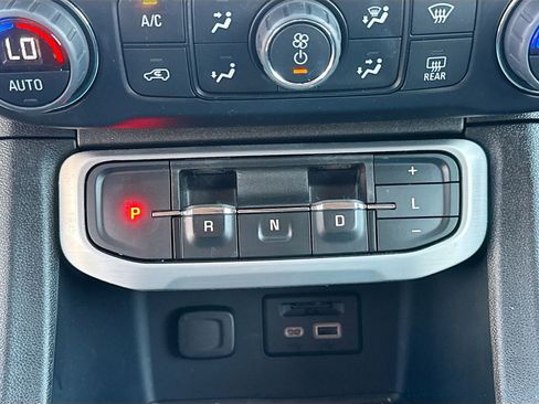 Used 2023 GMC Acadia SLT image 18