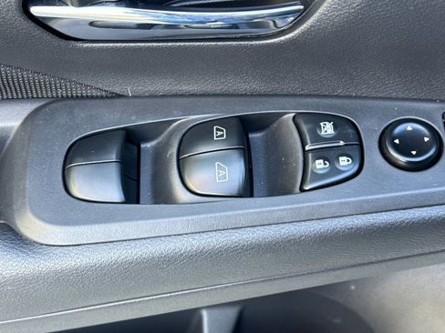 Used 2023 Nissan Kicks SV FWD image 12