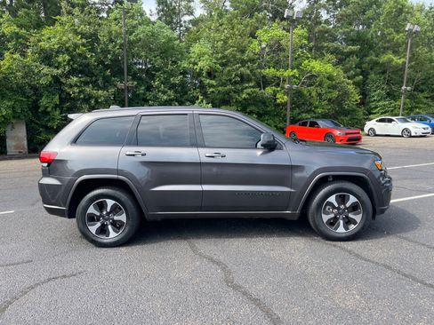 Used 2020 Jeep Grand Cherokee Altitude RWD image 21