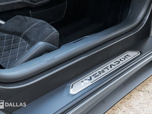 Used 2018 Lamborghini Aventador S image 36