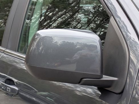 Used 2016 Chevrolet Colorado LT w/ LT Convenience Package image 11