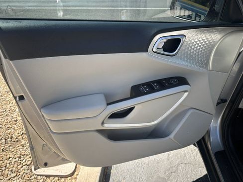 Used 2023 Kia Soul LX w/ LX Technology Package FWD image 10
