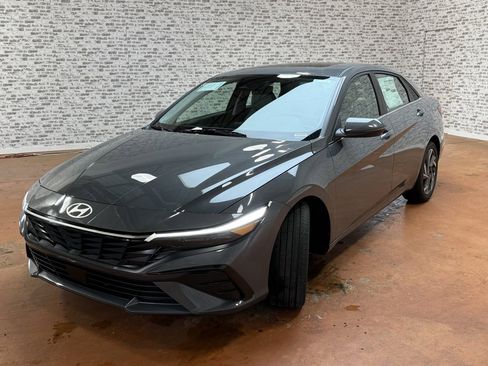 New 2026 Hyundai Elantra Limited image 4