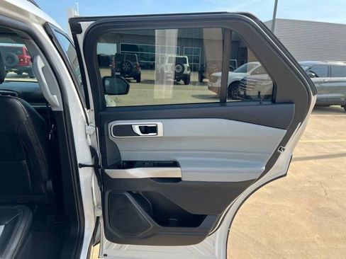 Used 2023 Ford Explorer XLT w/ Equipment Group 202A AWD/4WD image 19