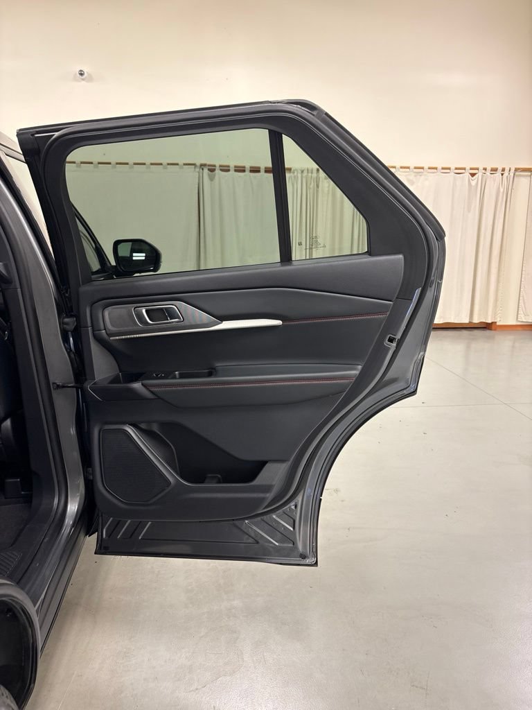 Used 2025 Ford Explorer ST-Line AWD/4WD image 33