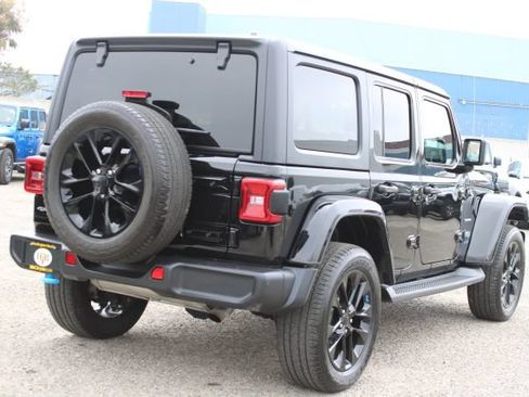 Used 2022 Jeep Wrangler Unlimited Sahara w/ Cold Weather Group AWD/4WD image 5