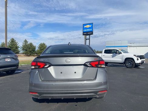 Used 2024 Nissan Versa SR image 9
