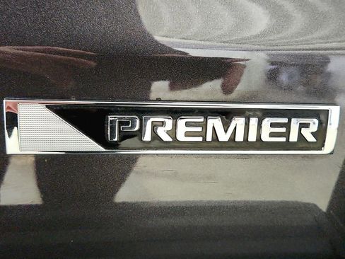 Used 2018 Chevrolet Tahoe Premier AWD/4WD image 40