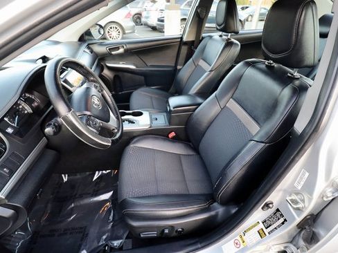 Used 2014 Toyota Camry SE image 29
