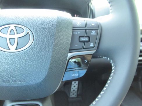 Used 2026 Toyota Camry SE FWD image 25