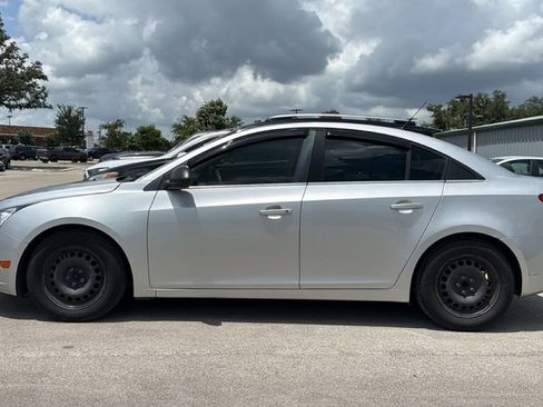 Used 2012 Chevrolet Cruze LS w/ Connectivity Package FWD image 7