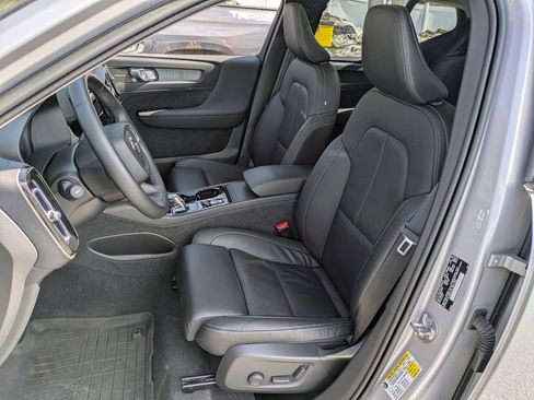 Used 2023 Volvo XC40 B5 Ultimate w/ Protection Package Premier image 8