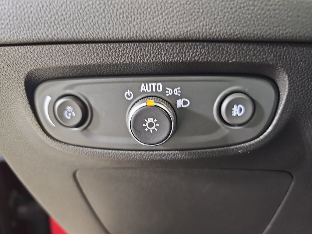 Used 2022 Buick Encore GX Essence w/ Experience Buick Package AWD/4WD image 32