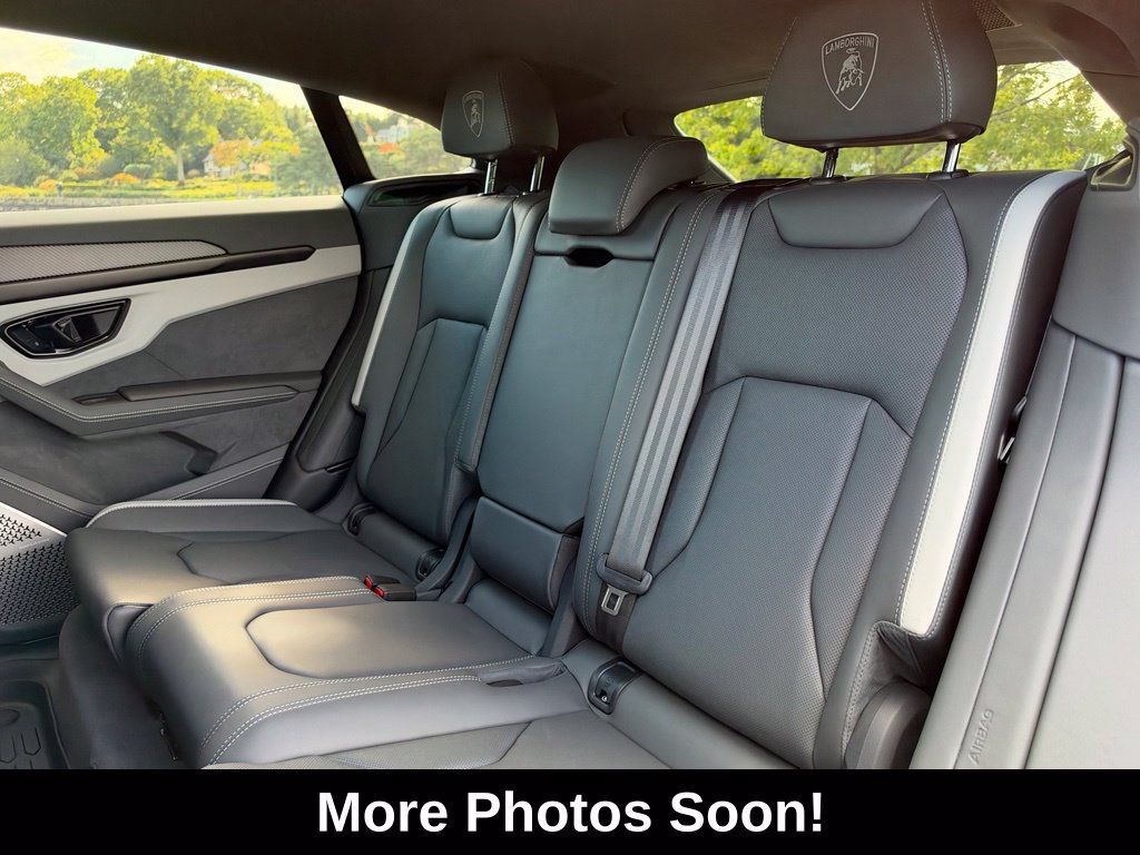 Used 2025 Lamborghini Urus SE AWD/4WD image 34