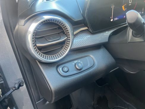 Used 2024 Chevrolet Trax ACTIV w/ Sunroof Package image 18