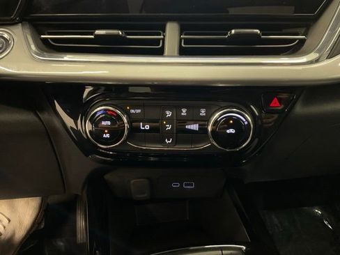 Used 2025 Chevrolet Trax LT FWD image 20