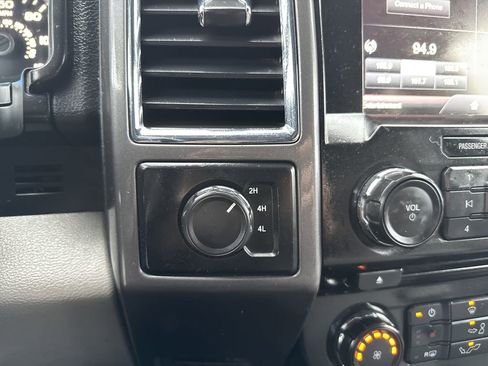 Used 2015 Ford F150 XLT w/ Equipment Group 302A Luxury image 22