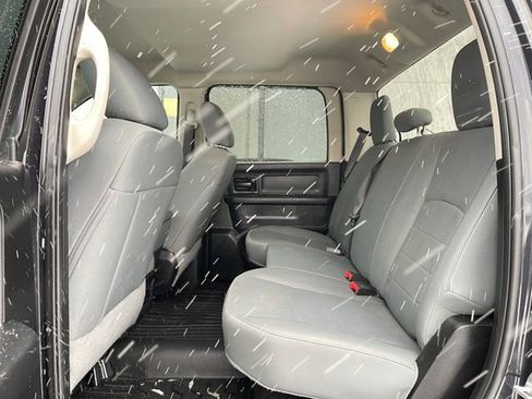 Used 2018 RAM 2500 Tradesman w/ Chrome Appearance Group image 27