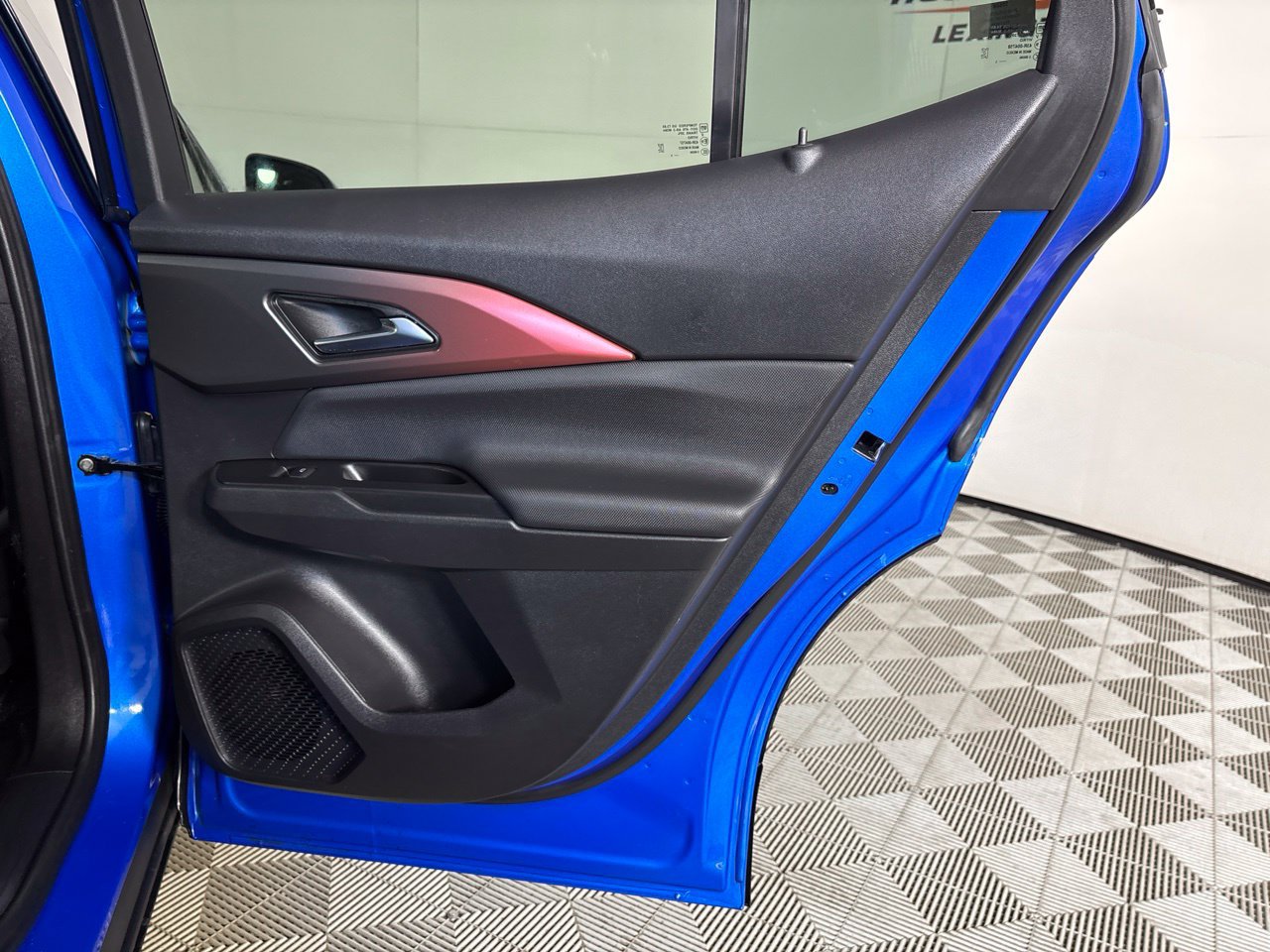 Used 2025 Chevrolet Equinox EV RS FWD image 23