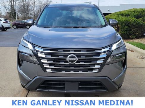 Certified 2025 Nissan Rogue SV image 8