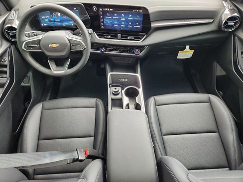 New 2026 Chevrolet Equinox LT w/ Convenience Package II FWD image 17