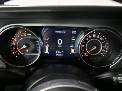 Used 2022 Jeep Wrangler Unlimited Sahara w/ Dual Top Group AWD/4WD image 24