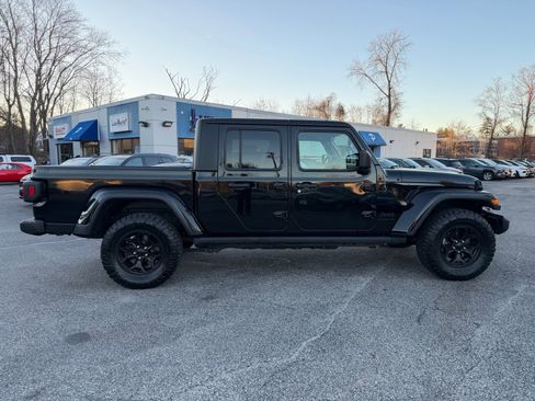 Used 2022 Jeep Gladiator Willys image 2