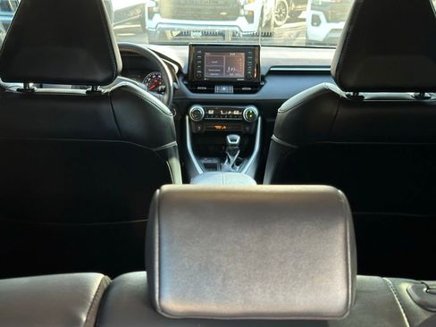 Used 2022 Toyota RAV4 XLE Premium image 9