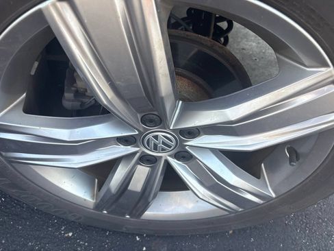 Used 2021 Volkswagen Tiguan SEL AWD/4WD image 23