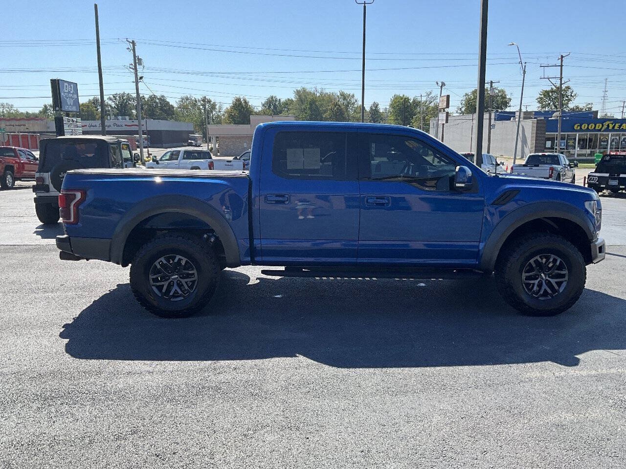 Used 2017 Ford F150 Raptor w/ Equipment Group 802A Luxury AWD/4WD image 6