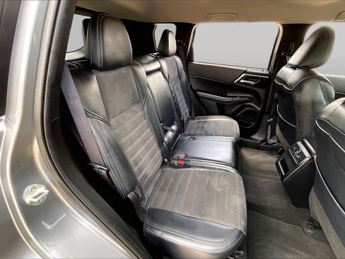Used 2024 Mitsubishi Outlander SE AWD/4WD image 15