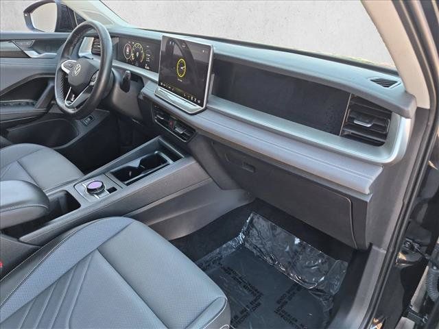Used 2026 Volkswagen Tiguan SE FWD image 28