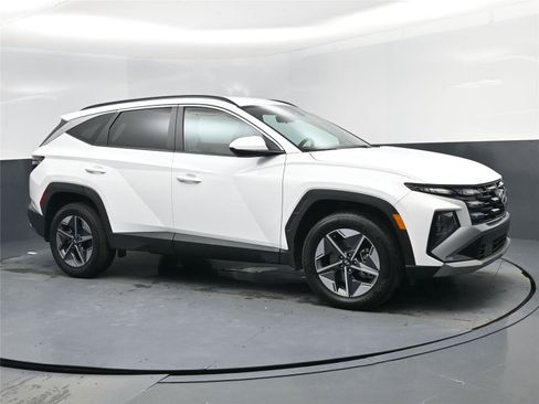 Certified 2025 Hyundai Tucson SEL image 2