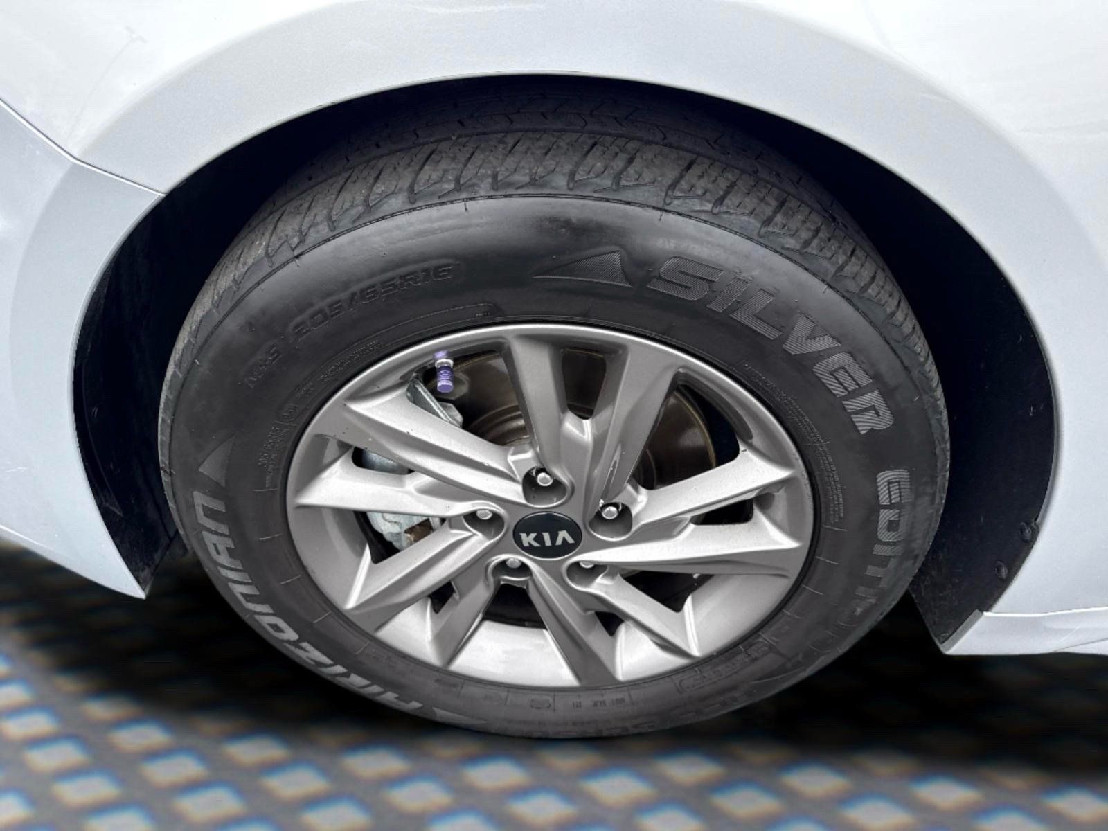 Used 2020 Kia Optima LX FWD image 12