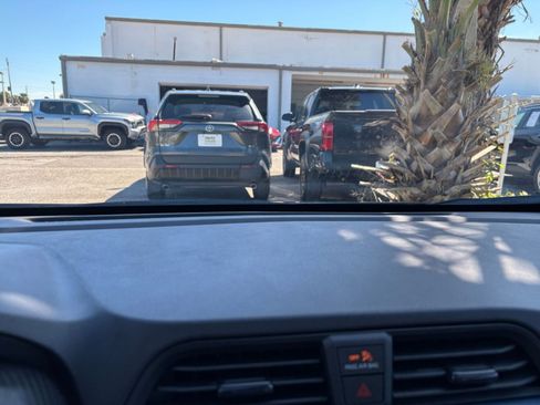 Used 2025 Nissan Versa SV image 17