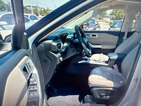 Used 2023 Ford Explorer Limited w/ Equipment Group 301A AWD/4WD image 11