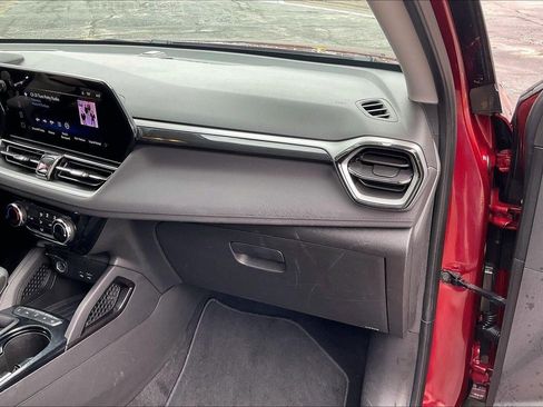 Used 2025 Chevrolet TrailBlazer LT FWD image 17