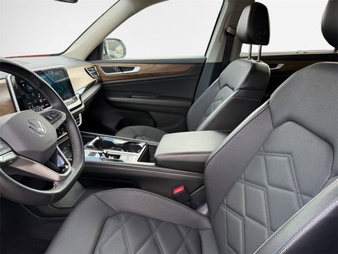 Used 2024 Volkswagen Atlas SE image 12