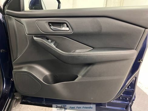 Used 2025 Nissan Rogue SV AWD/4WD image 35