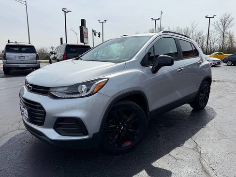 Used 2018 Chevrolet Trax LT w/ Redline Edition image 3