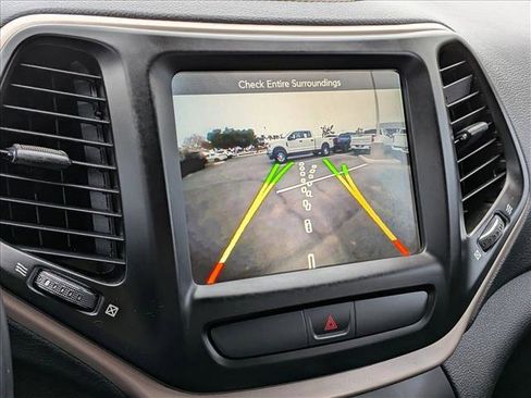 Used 2017 Jeep Cherokee High Altitude w/ Luxury Group image 13