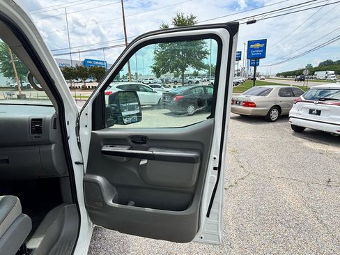 Used 2019 Nissan NV 2500 SV RWD image 34