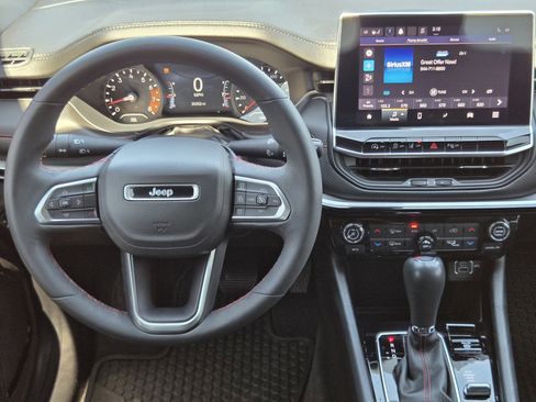 Used 2023 Jeep Compass Trailhawk w/ Trailhawk Convenience Group AWD/4WD image 23