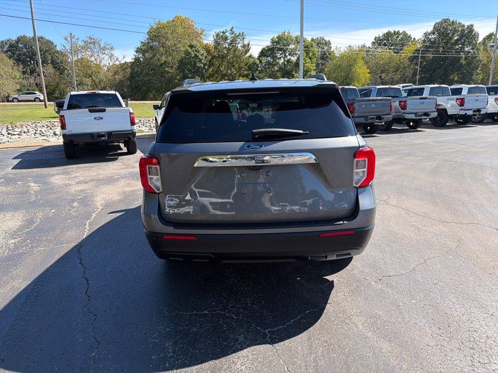 Used 2024 Ford Explorer XLT RWD image 4