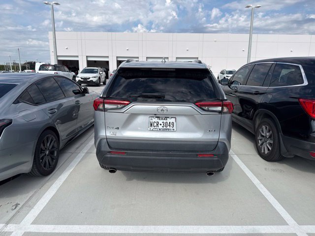 Used 2021 Toyota RAV4 XLE FWD image 7