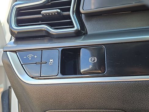 Certified 2024 Kia Sportage EX FWD image 10