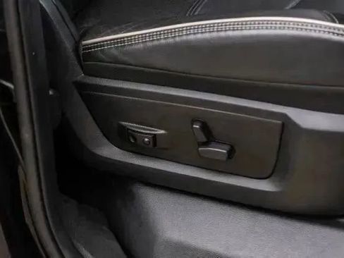 Used 2019 RAM 2500 Laramie w/ Black Appearance Package image 33