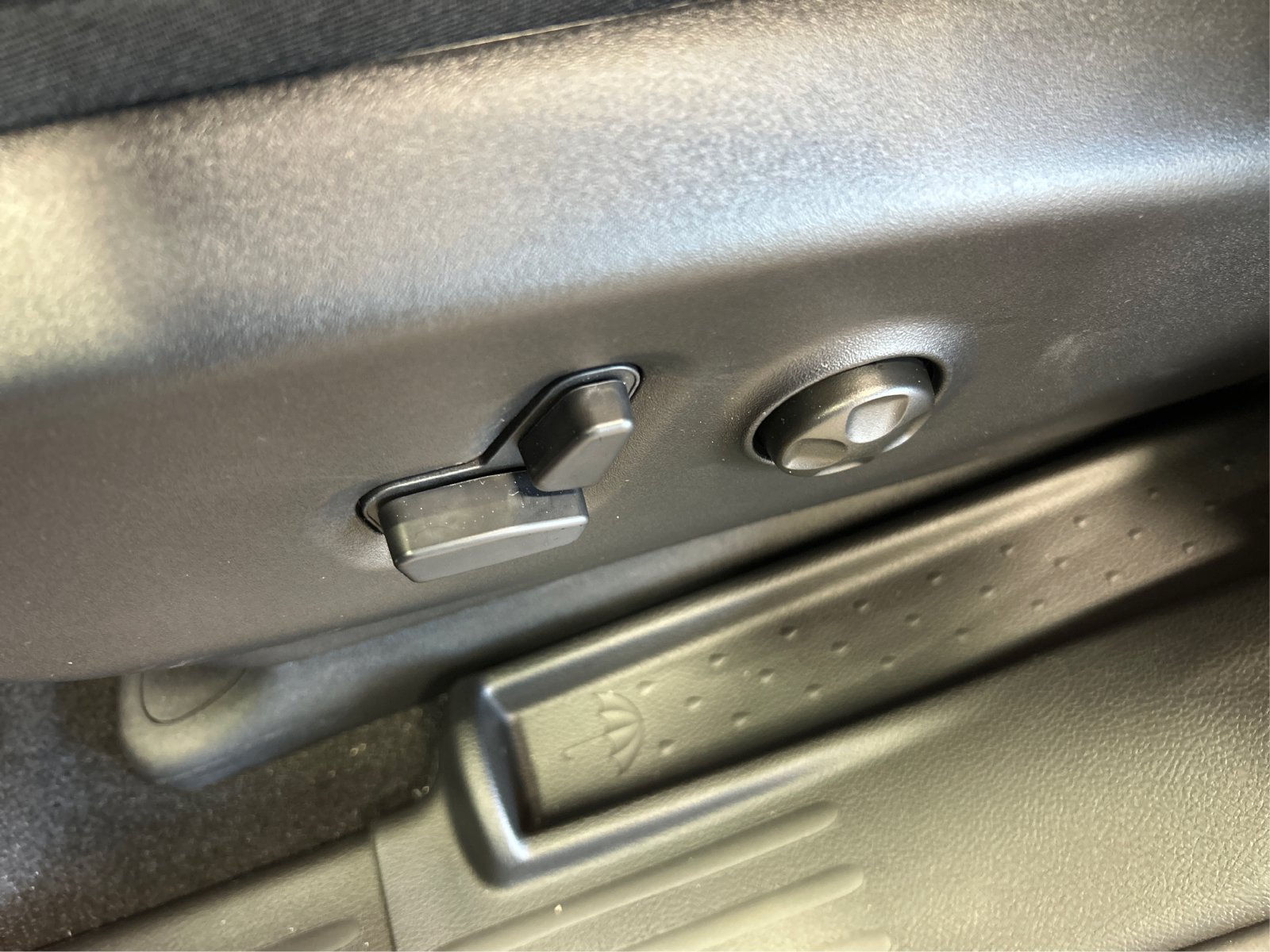 New 2027 Chrysler Pacifica Select FWD image 18