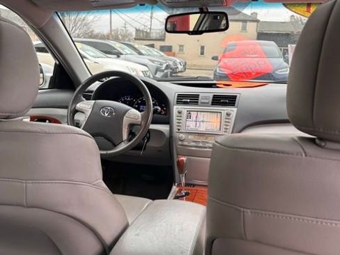 Used 2011 Toyota Camry XLE image 5