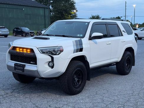 Used 2019 Toyota 4Runner TRD Off-Road AWD/4WD image 4
